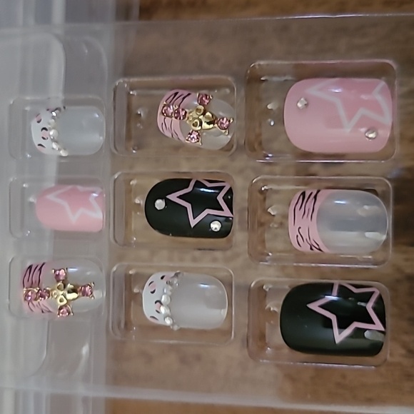 2/$16 3D Leopard & Stars Press on Nails - Picture 12 of 16